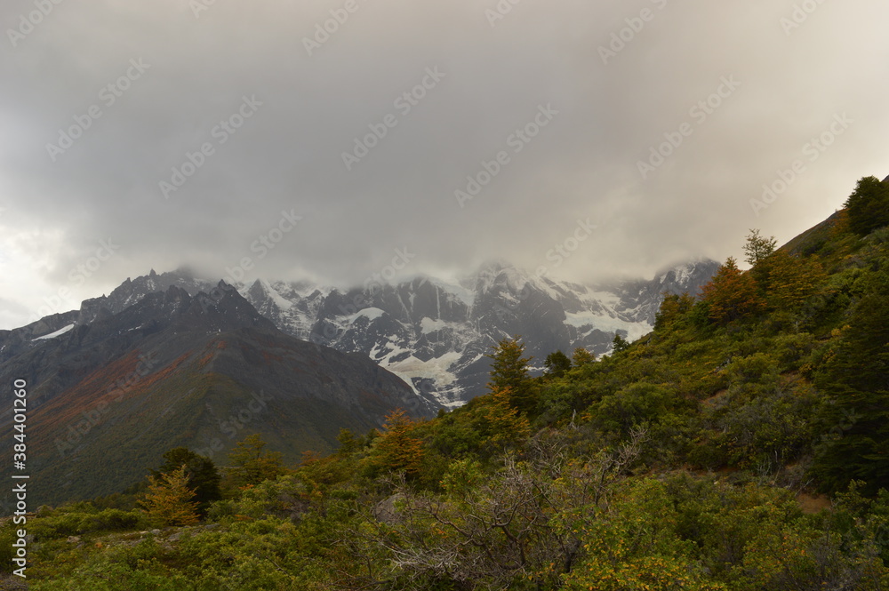 Obraz premium Hiking around the dramatic and windswept mountain landscapes of the Torres del Paine National Park in Patagonia, Chile