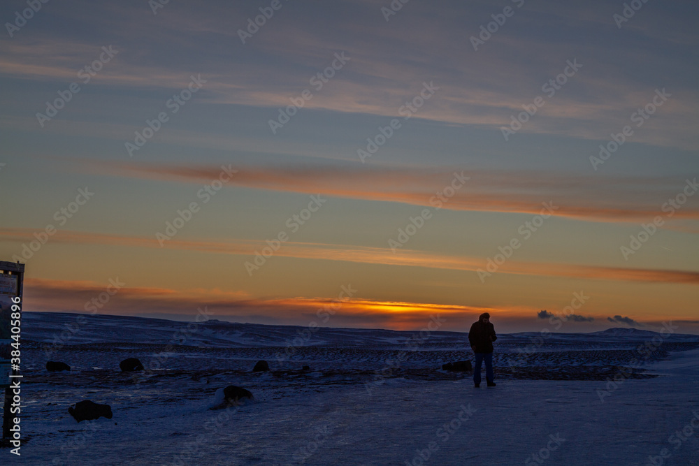 Fototapeta premium Walking sunset