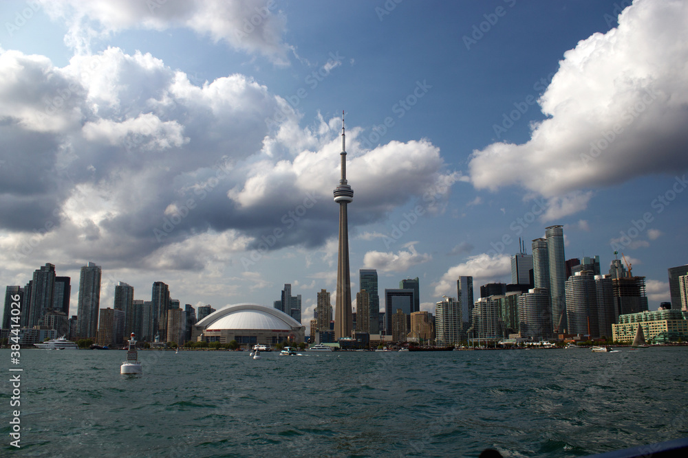 Obraz premium Toronto Skyline with CN Tower over Ontario Lake, Canada