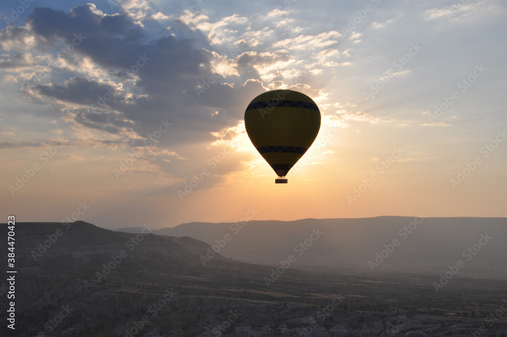 Fototapeta premium Silhouette of hot air balloons at sunrise over Cappadocia, Turkey