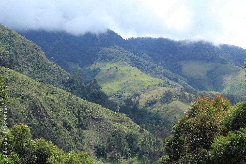Fototapeta premium Cielo y montañas