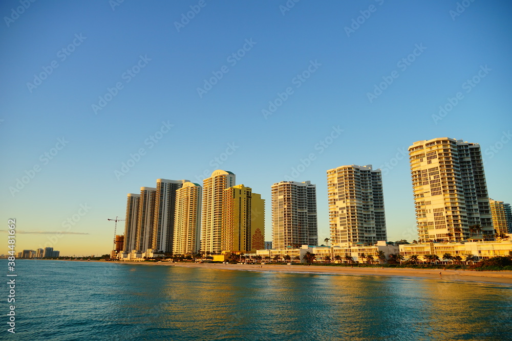 Fototapeta premium Miami beach at sun rise