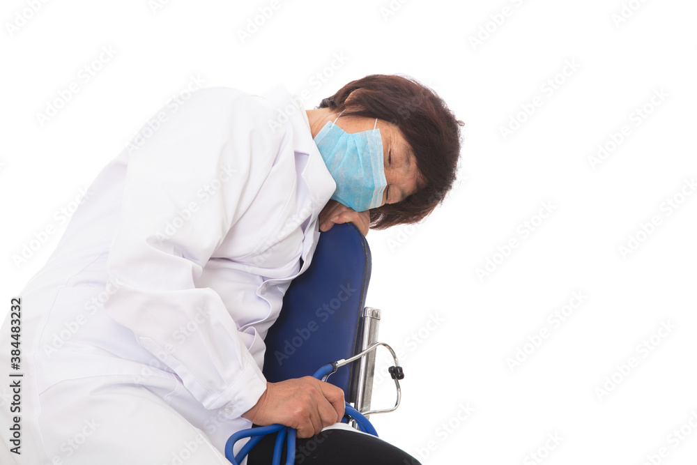 Naklejka premium The doctor wearing a mask fell asleep on the chair