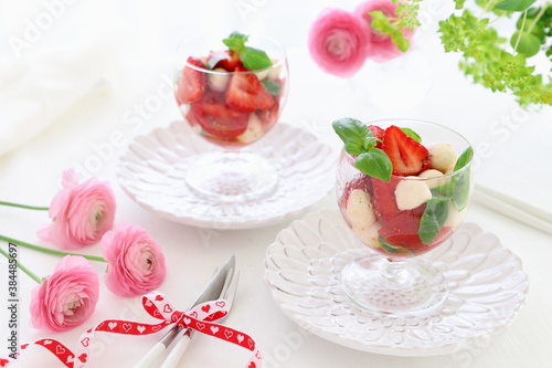 Wallpaper Mural いちごとトマトのカプレーゼ Torontodigital.ca