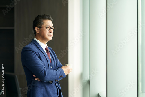 Tableau sur toile portrait of a senior asian business manager
