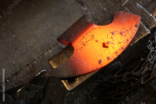 Quadro em tela hot forged metal halberd