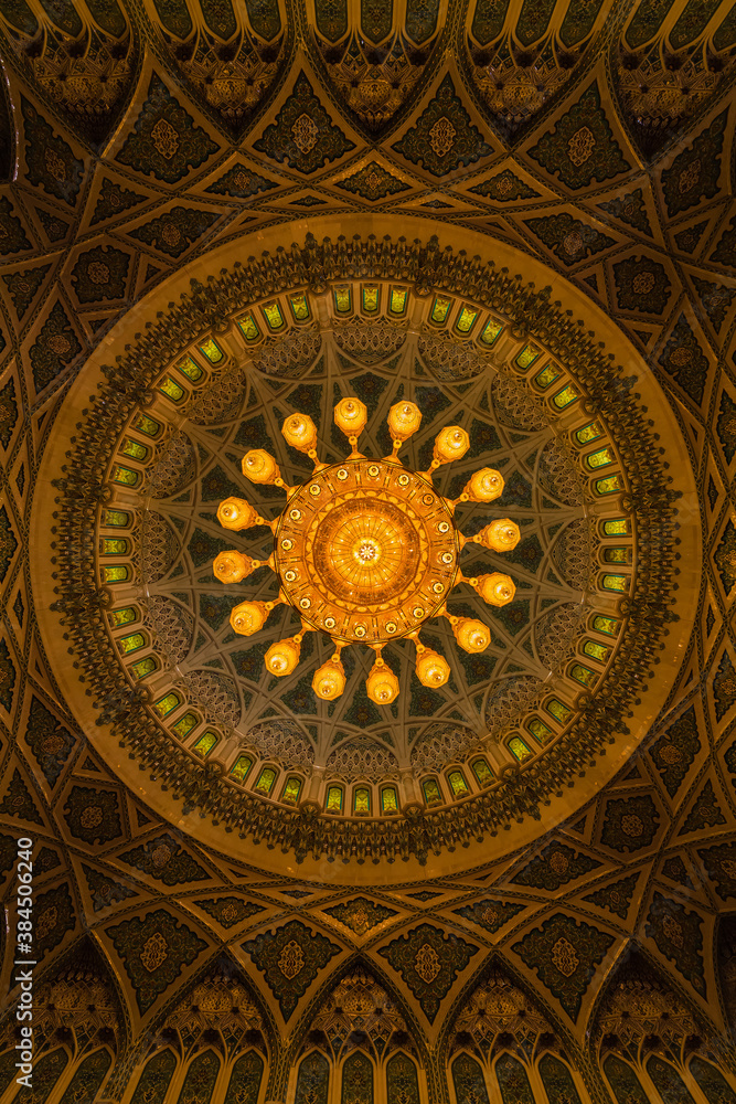 オマーン　マスカットのスルタン・カブース・グランド・モスクの内装
