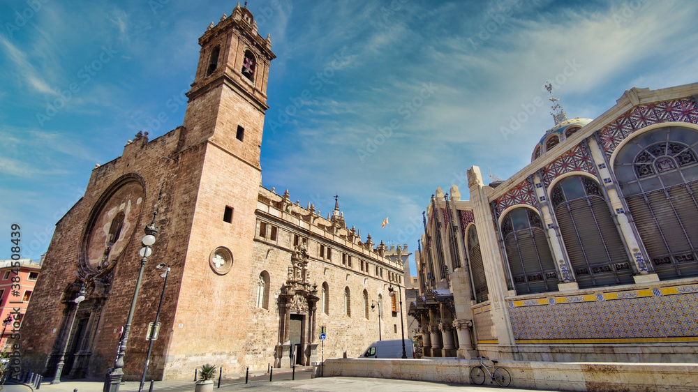 Royal parish of Santos Juanes and central market of Valencia