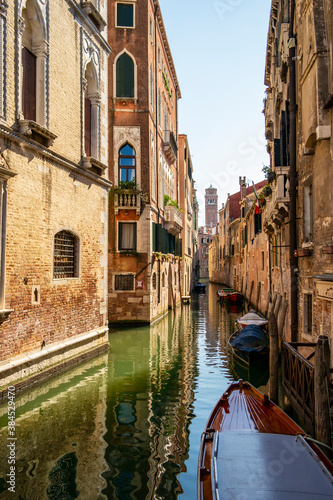 Fototapeta Naklejka Na Ścianę i Meble -  Picturesque view between the canals of Venice, Veneto - Italy
