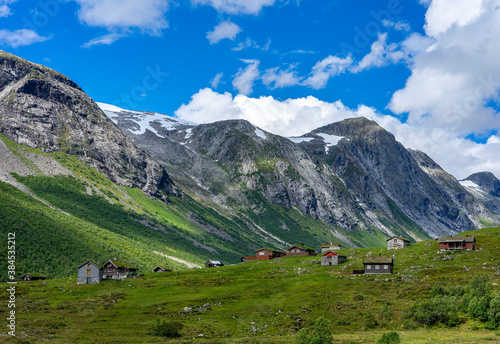 Urlaub in S  d-Norwegen  der sch  ne klare Berg-See Langvatnet n  he Geiranger