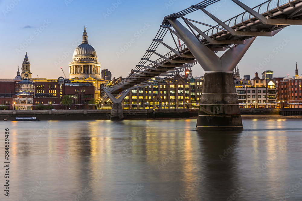 st paul cathedral and london's millennium bridge at night