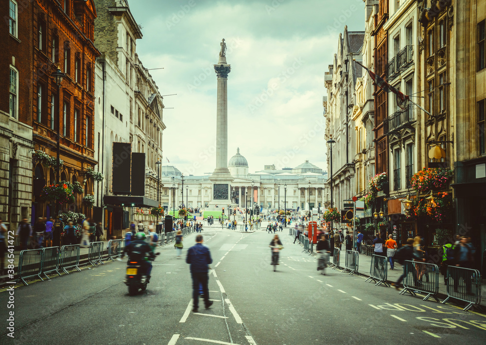 Fototapeta premium Streets of London, empty road, UK