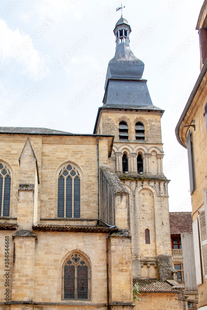 Sarlat-la-Canéda. Clocher de la cathédrale Saint-Sacerdos. Dordogne. Nouvelle-Aquitaine Sarlat-la-Canéda. Clocher de la cathédrale Saint-Sacerdos. Dordogne. Nouvelle-Aquitaine
