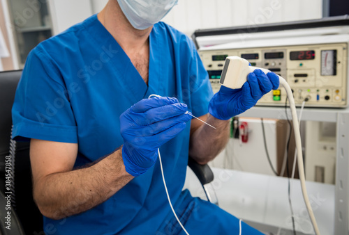 Cuadro en lienzo Cardiologist use tubes and ultrasound for radiofrequency catheter ablation