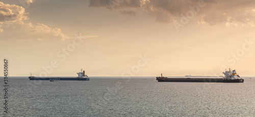 MERCANTILI A LARGO DI TARANTO 