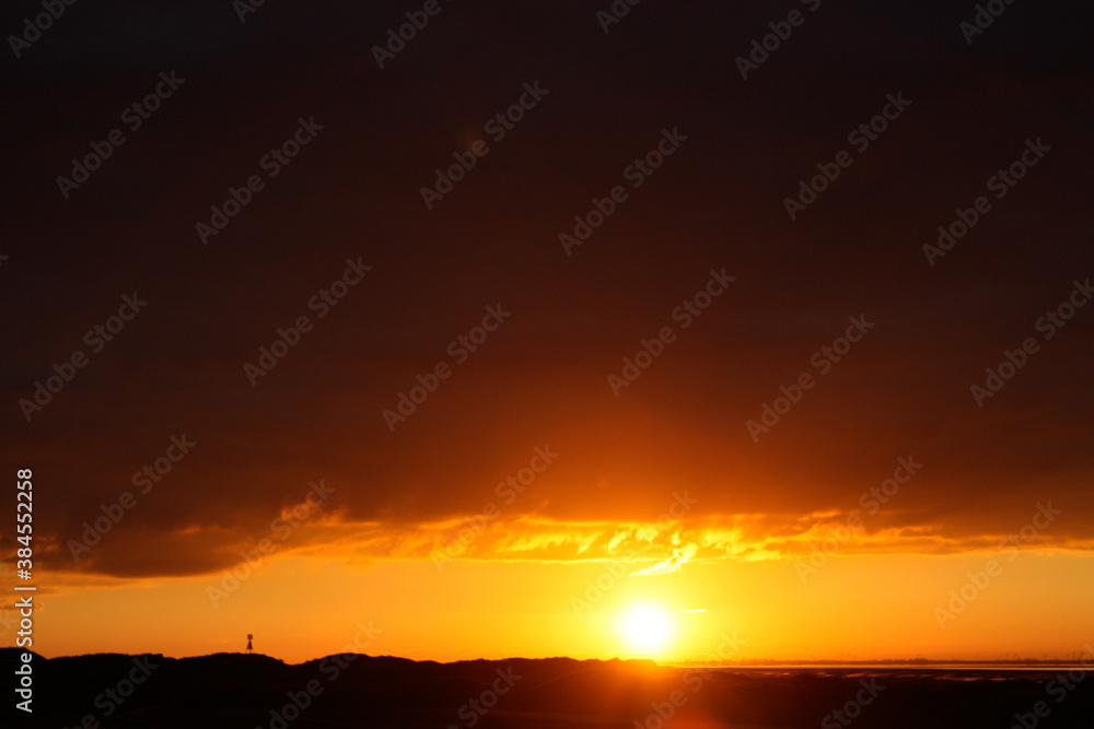 Sonnenaufgang über dem Nordsee Wattenmeer