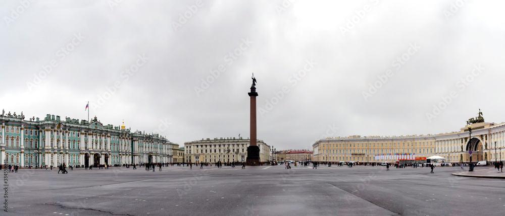 view of the Palace square with the Alexandrian column