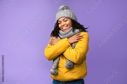 Canvas Print Happy African American Woman Wearing Warm Winter Clothes, Purple Background