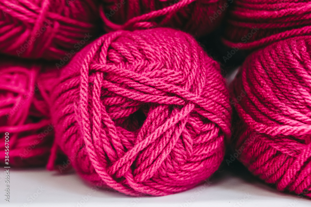 Pelote de laine colorée - Matériel de tricot - Arrière plan matière laine colorée Pelote de laine colorée - Matériel de tricot - Arrière plan matière laine colorée