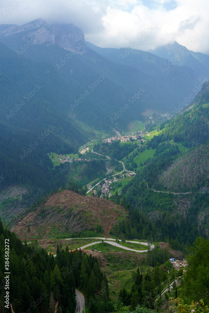 Fototapeta premium Mountain landscape along the road to Colle Santa Lucia, Dolomites