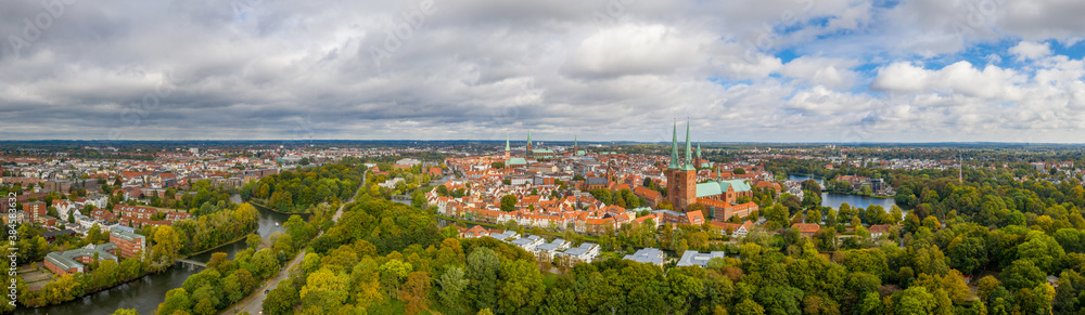 Lübeck in grün eingebettet