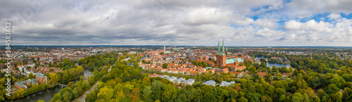 Lübeck in grün eingebettet