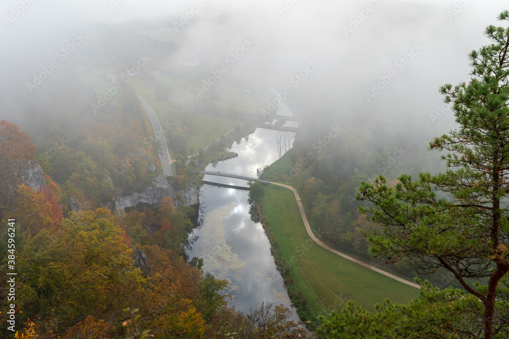 Fototapeta premium Das Donautal im Herbst