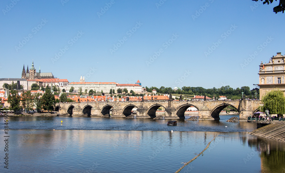 Obraz premium Charles bridge and prague castle sunny panorama old town