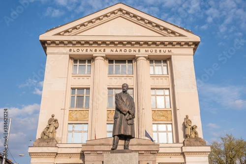 Canvas Print The building of Slovak National Museum (Slovenské národné múzeum) in Bratislava, front view, statue of Tomáš Garrigue Masaryk (T