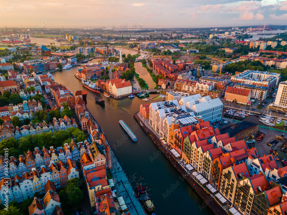 Obraz premium Aerial sunset view of the amazing old town and rivers of Gdansk with ships