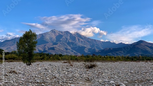 Panoramadel monte Bisalta, ripreso dal greto del fiume Gesso nei pressi di Cuneo, Piemonte