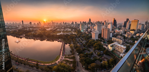 Obraz na płótnie Wide Panoramic View of Bangkok, Thailand. Cityscape with Public Park and Skyscrapers at Sunset. w salonie