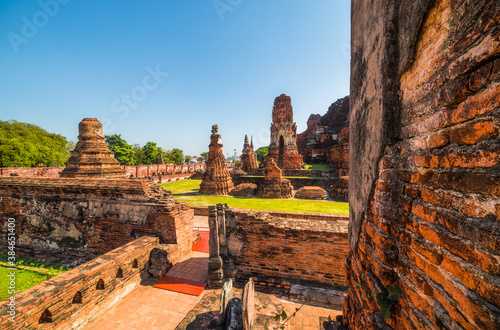 Obraz na płótnie Architecture at Ayutthaya Historical Park on a Sunny Day in Ayutthaya Province, Thailand. Structures of Old Thai Capital City. w salonie