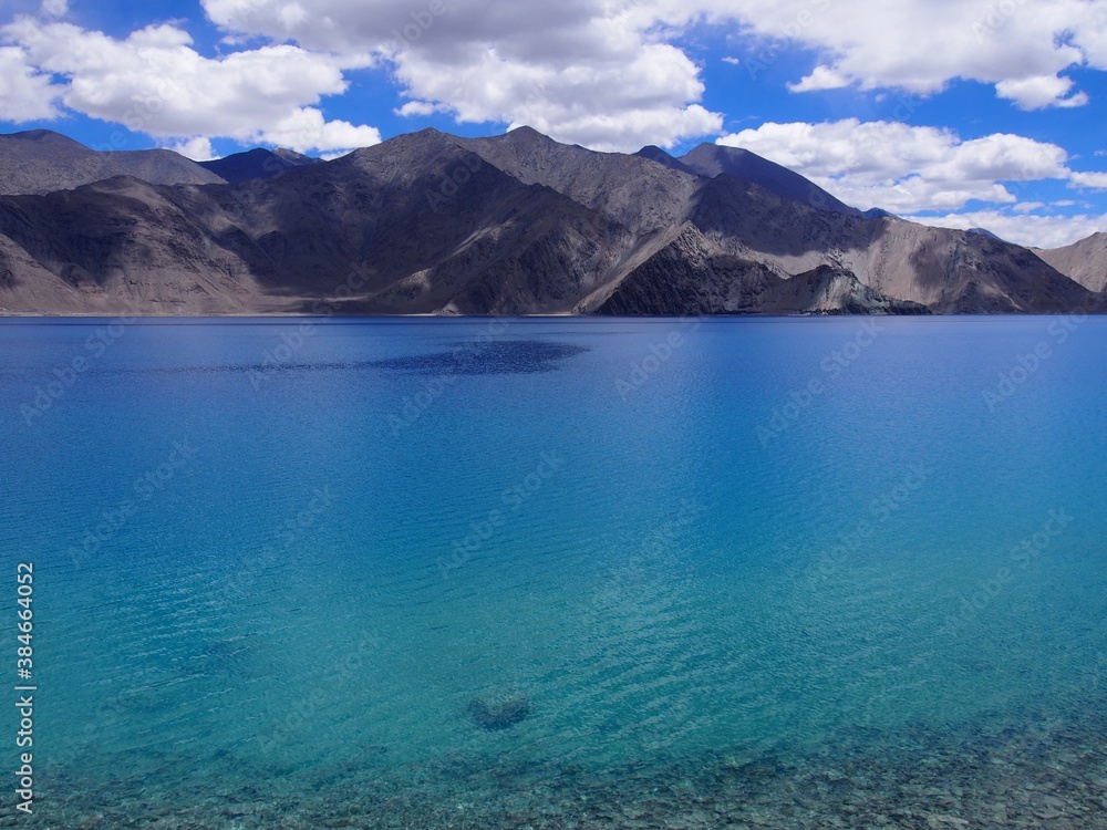 Beautiful lake and magnificent blue skies and mountains, Pangong tso (Lake), Durbuk, Leh, Ladakh, Jammu and Kashmir, India