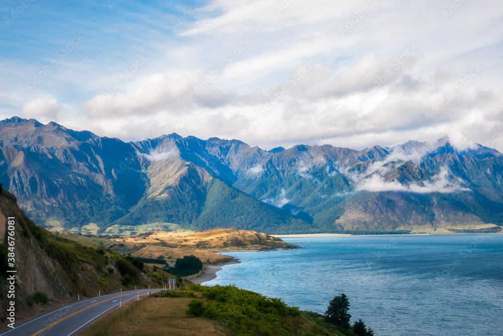 Obraz premium Mountain range picturesque close-up view in the late afternoon light, on Highway 6 on the side of Lake Hawea, in Otago Region, New Zealand, Southern Alps.