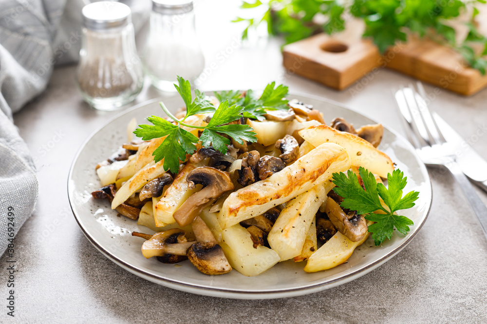 Potato fried with champignon mushrooms