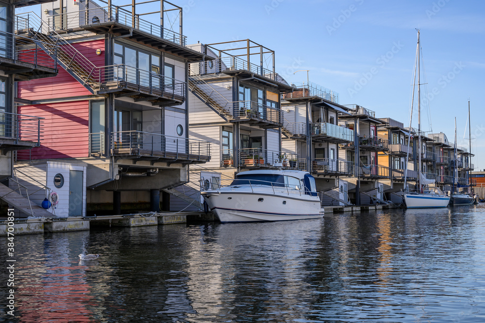 Wasserhäuser mit Yachten in Flensburg Sonwik