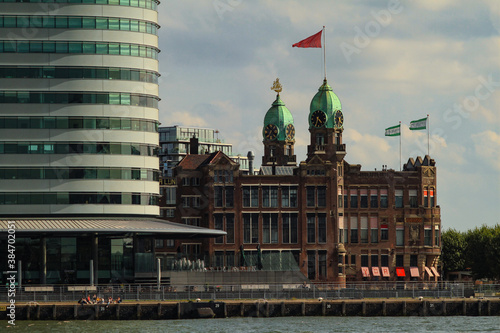 Tradition und Moderne am Rotterdamer Wilhleminapier / Historisches Gebäude der Holland-Amerika-Linie und Neues Hafenamt photo