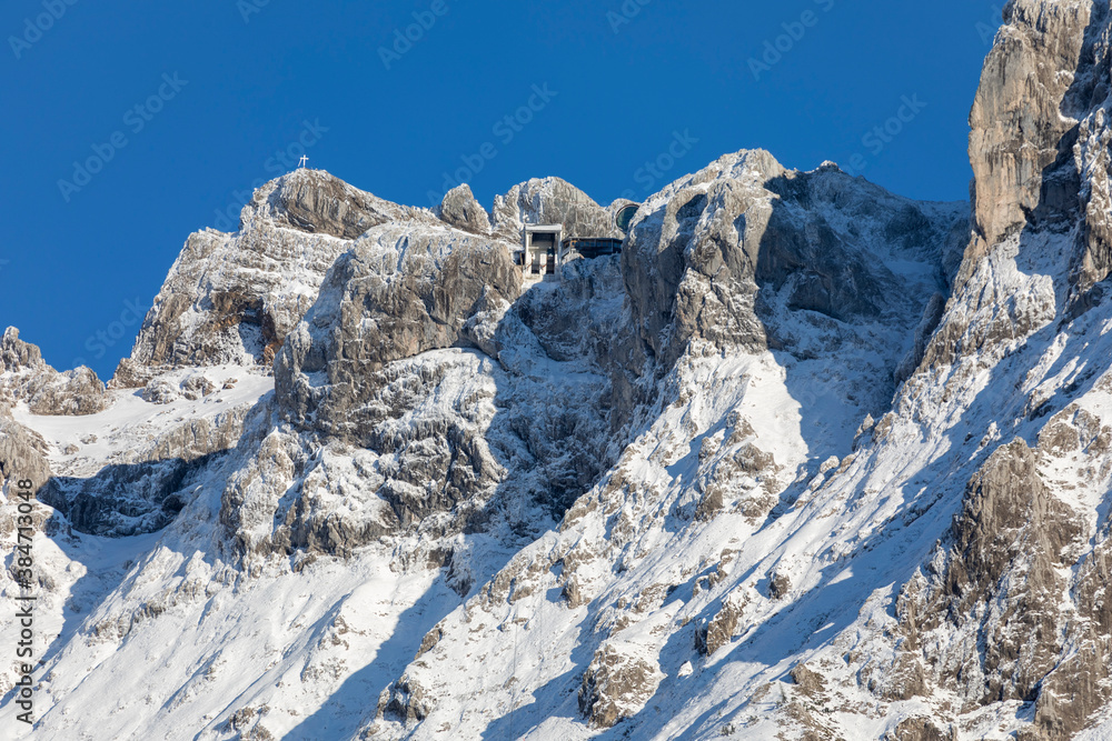 Karwendel in Mittenwald mit Schnee