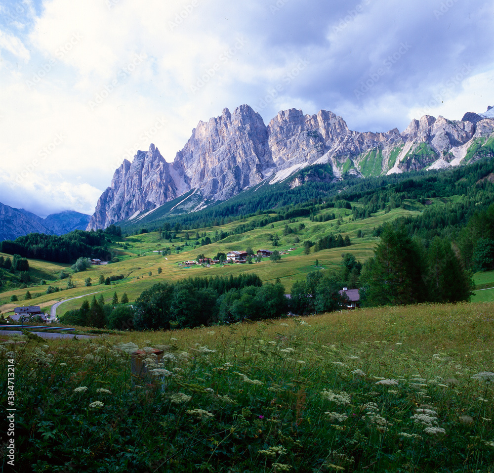 Cortina D' Ampezzo, Bellunp. Gruppo del Cristallo con paesaggio estivo.