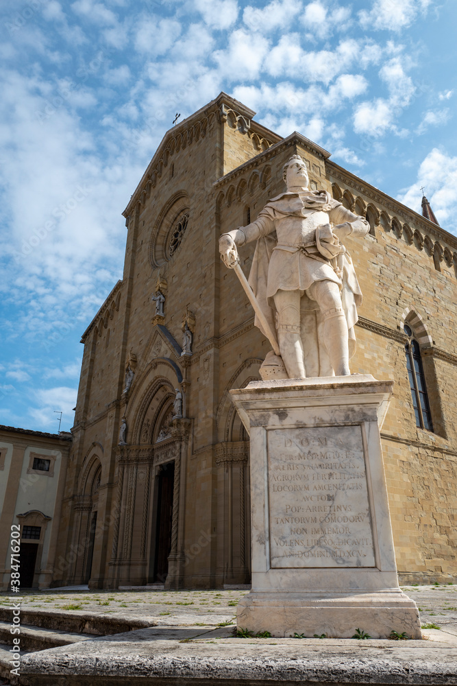 Statue am Dom von Arezzo