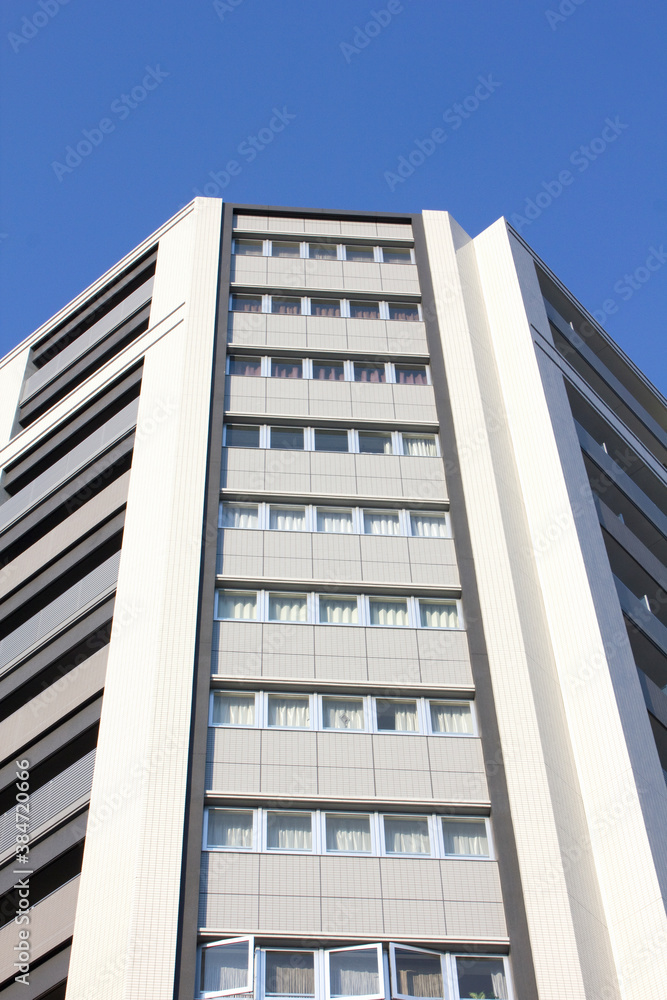 高層マンションと青空 高層マンションと青空