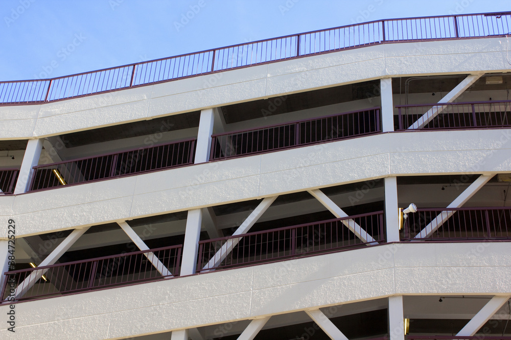 自走式の3階建ての平面駐車場 自走式の3階建ての平面駐車場