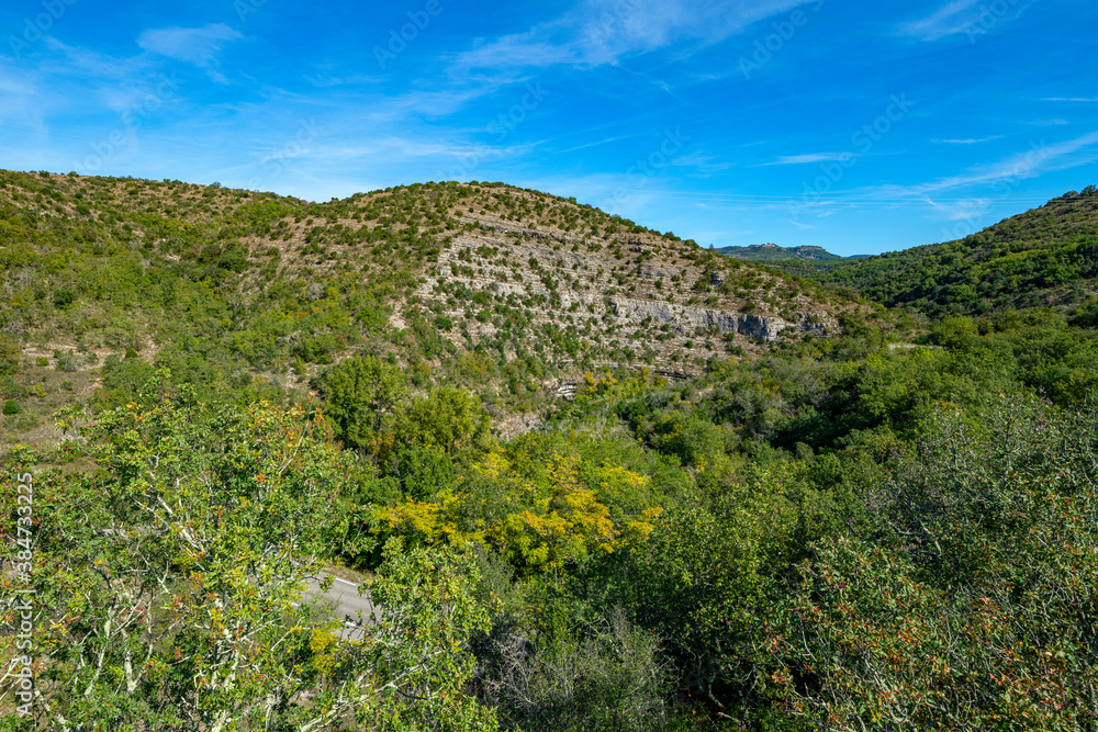 paysage du département de l'Adèche aux environs d'Aubenas en France