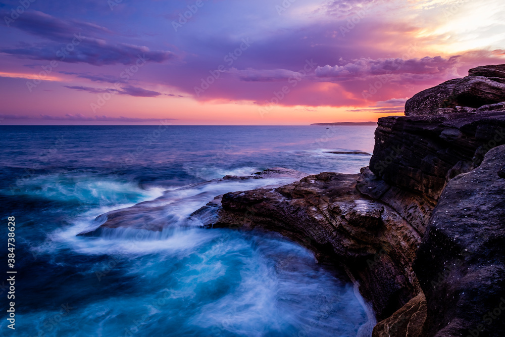 Obraz premium Amazing sunset scape along coastline in Kamay Botany Bay National Park