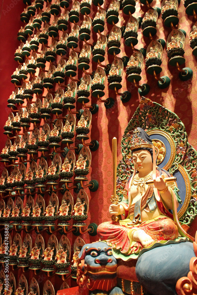 Fototapeta premium buddhist temple (Buddha Tooth Relic Temple) in singapore