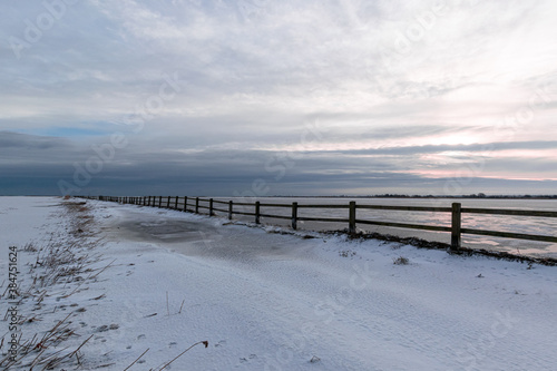 Zimowy widok na rezerwat.  © Bogumił Dłubek