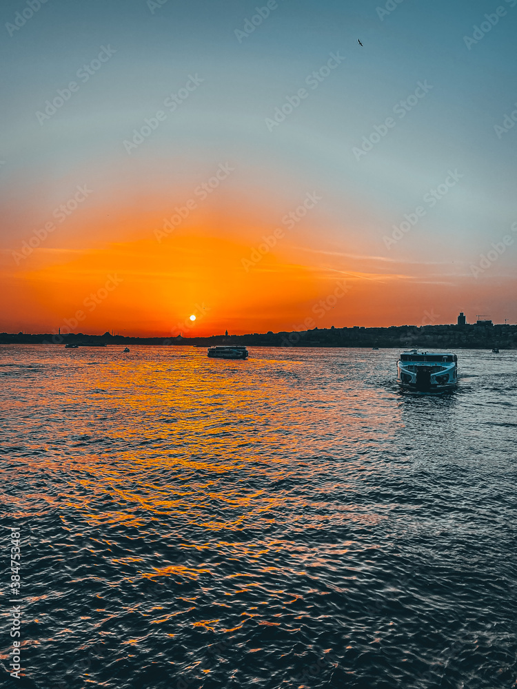 Naklejka premium sunset over the sea