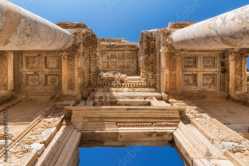 Foto Celsius Library in ancient city Ephesus (Efes)