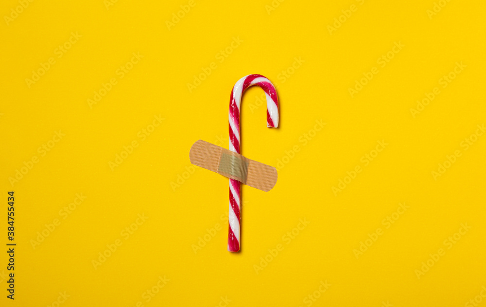 Fototapeta premium candy cane plastered to the yellow background